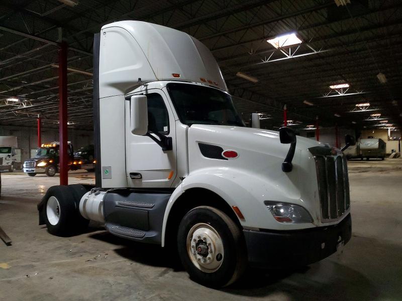 2016 Peterbilt 579 Semi Truck