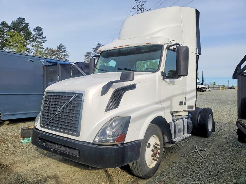 2018 Volvo VNL Semi Truck