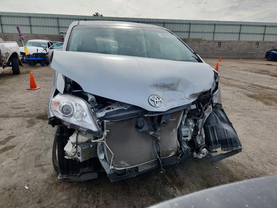 2015 Toyota Sienna l 7-passenger