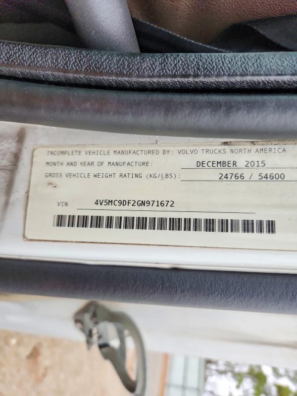 2016 Volv O VNM Refrigerated BOX Truck