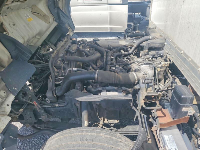 2017 Isuzu NRR BOX Truck