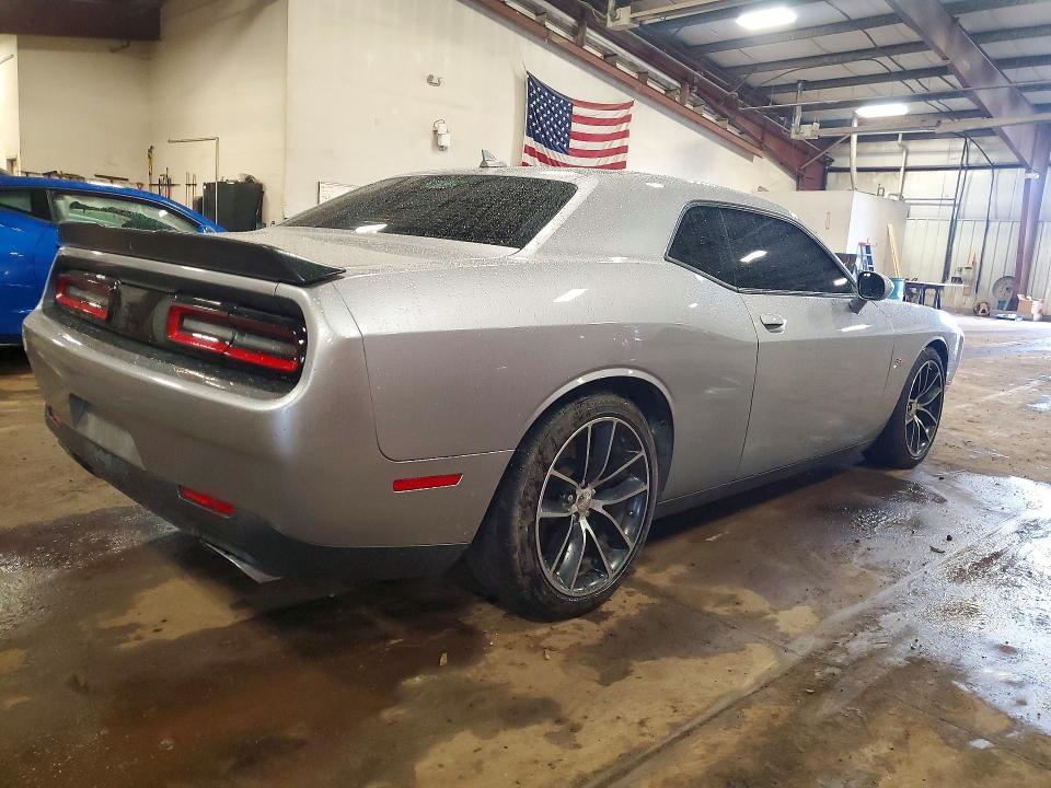 2016 Dodge Challenger r