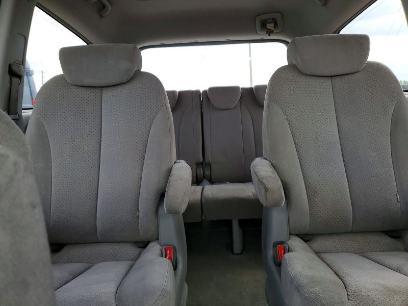 2007 Hyundai Entourage gls