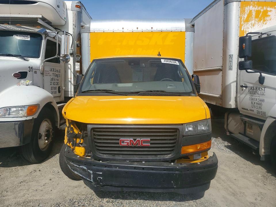 2022 GMC Savana BOX Truck