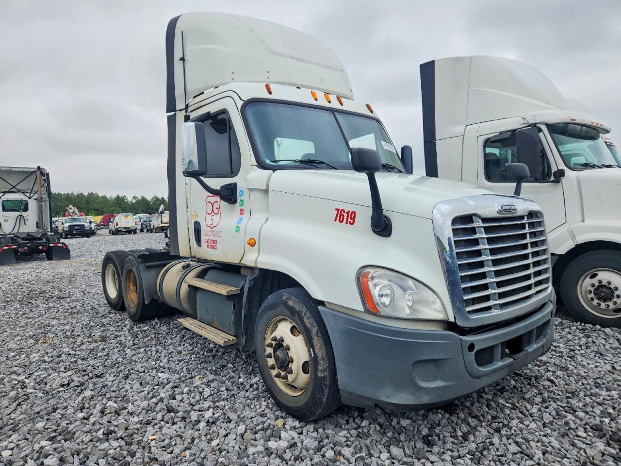 2016 Freigliner 2016 Freightliner Cascadia 125 Semi Truck