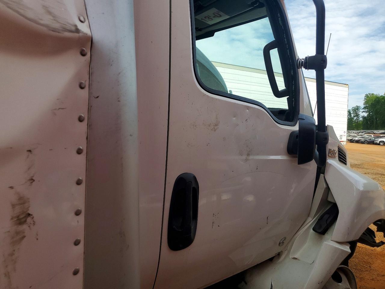 2024 International MV607 BOX Truck