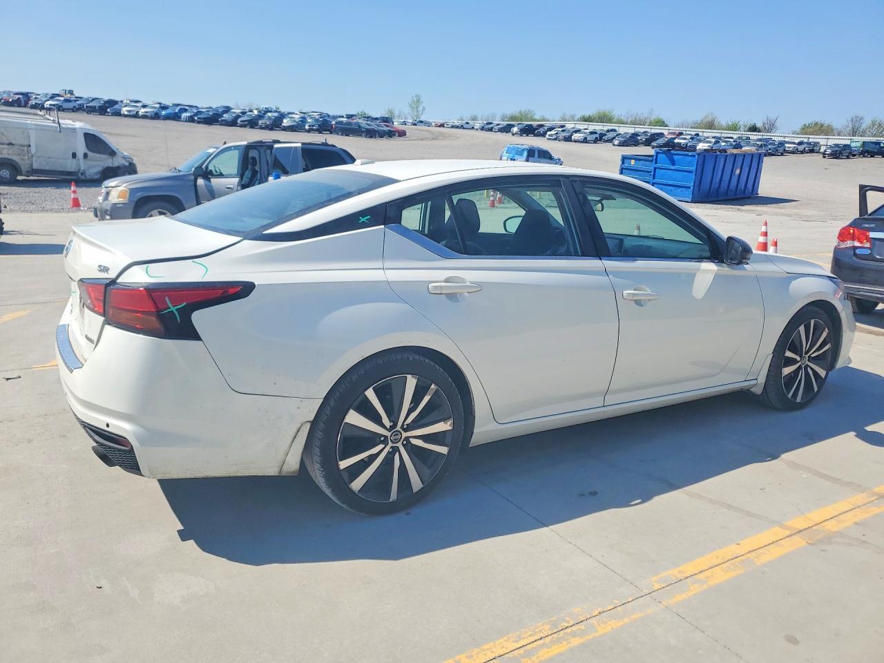 2022 Niss Altima