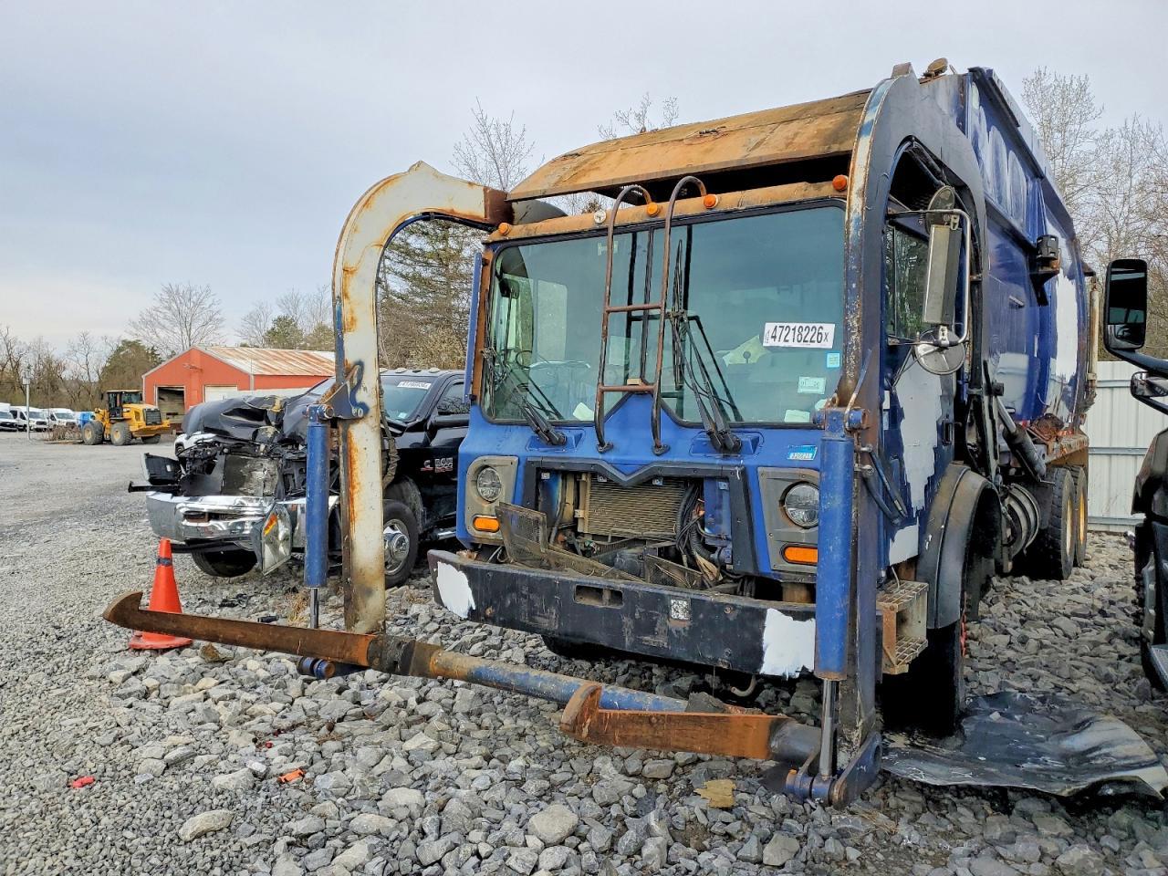 2014 Mack 600 MRU600