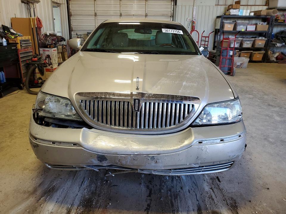 2011 Lincoln Town car Signature Limited