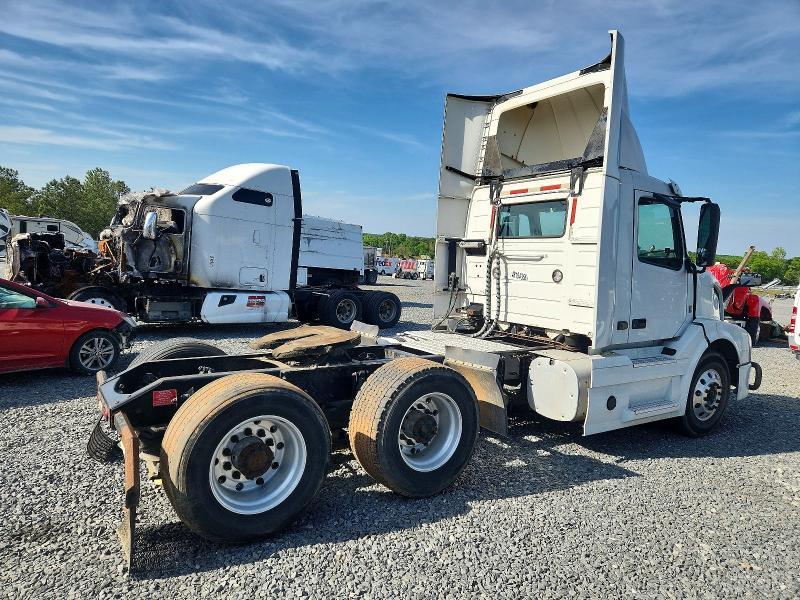 2016 Volvo VNL Semi Truck