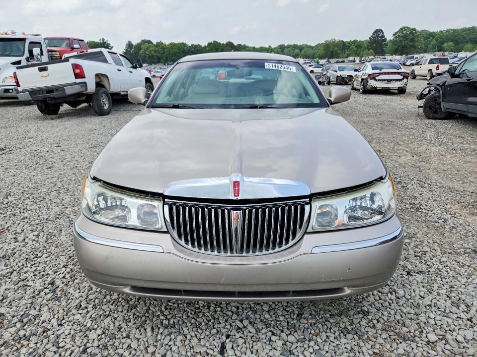 2002 Lincoln Town car Signature