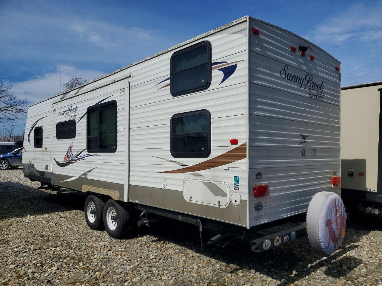 2012 Winnebago Sunnybrook Camper