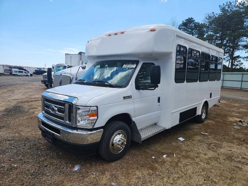 2024 Ford Econoline E450 Super Duty Cutaway Van