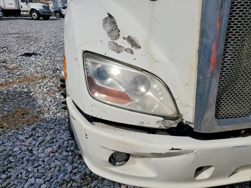 2012 Peterbilt 587 Semi Truck