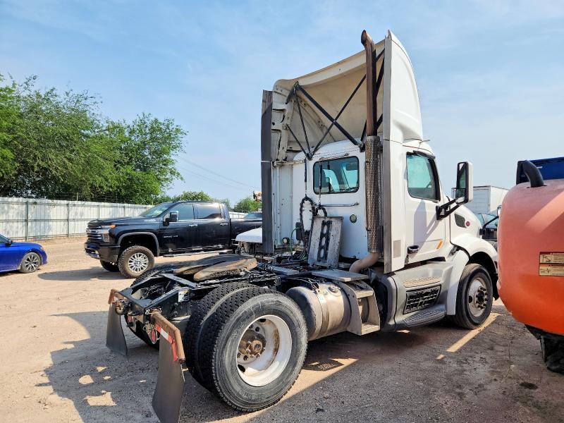 2017 Peterbilt 579 Semi Truck