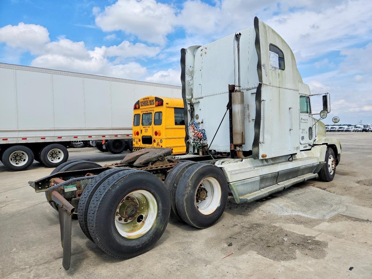 1999 Freightliner Conventional FLD120