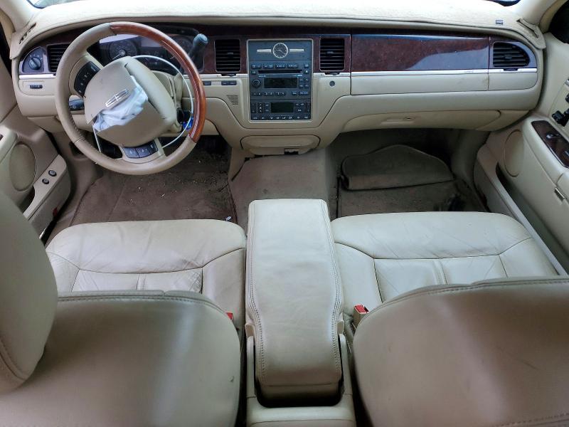 2008 Lincoln Town car Signature Limited