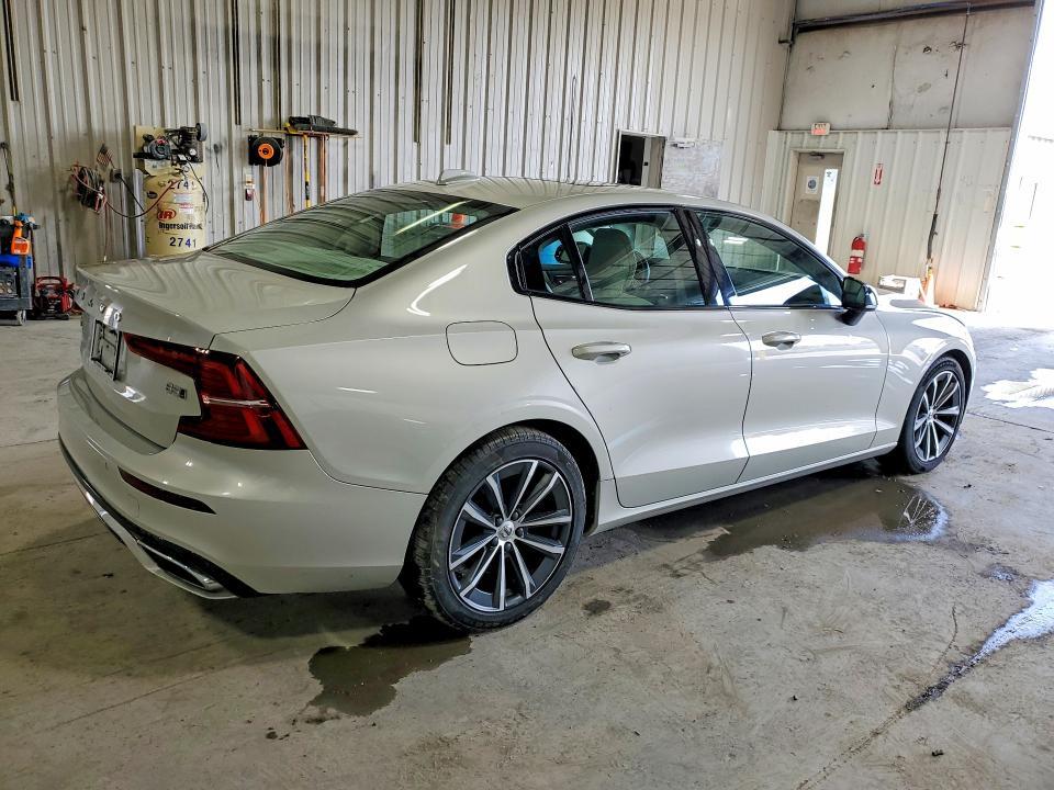 2022 Volvo S60 B5 Momentum
