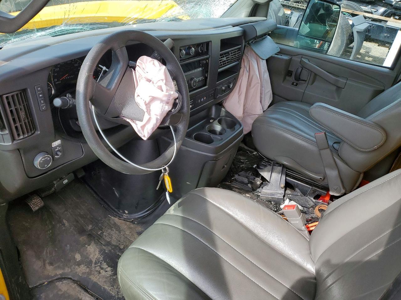 2022 GMC Savana BOX Truck