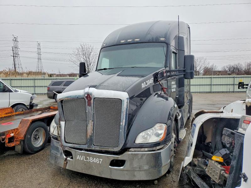 2017 Kenworth T680 Semi Truck