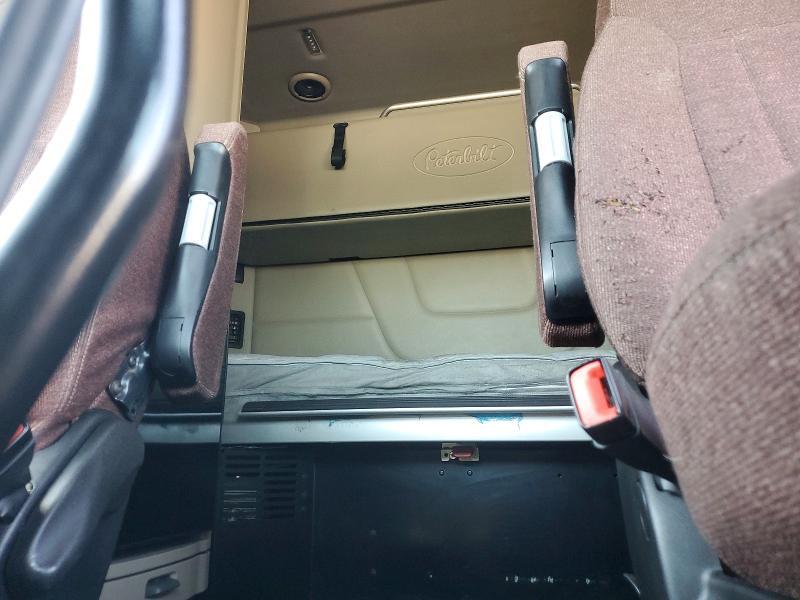 2019 Peterbilt 579 Semi Truck