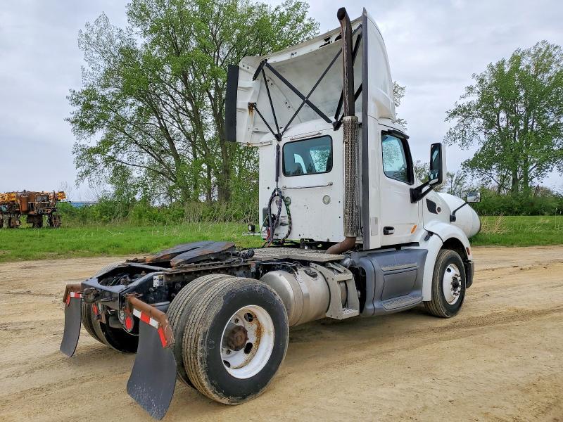 2017 Peterbilt 579 Semi Truck