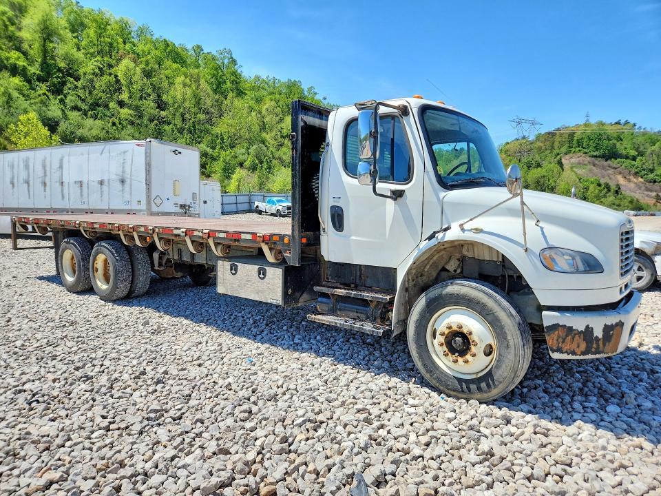 2015 Freightliner Business Class M2 Flatbed Truck