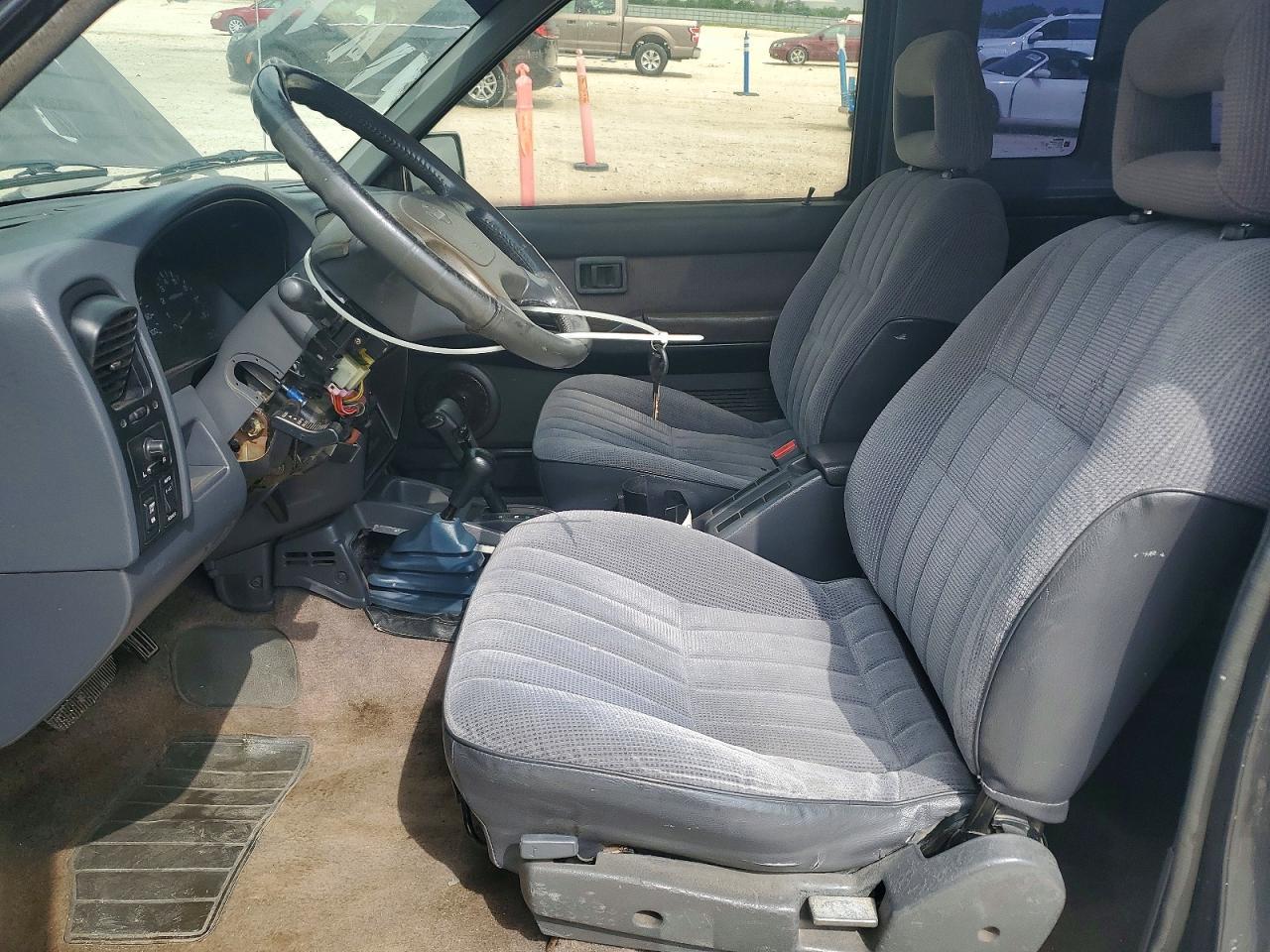 1994 Nissan Truck XE V6