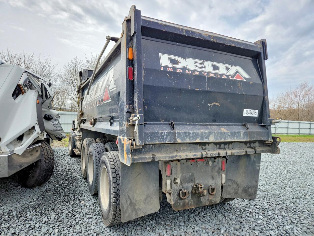 2015 Caterpillar CT660 Dump Truck