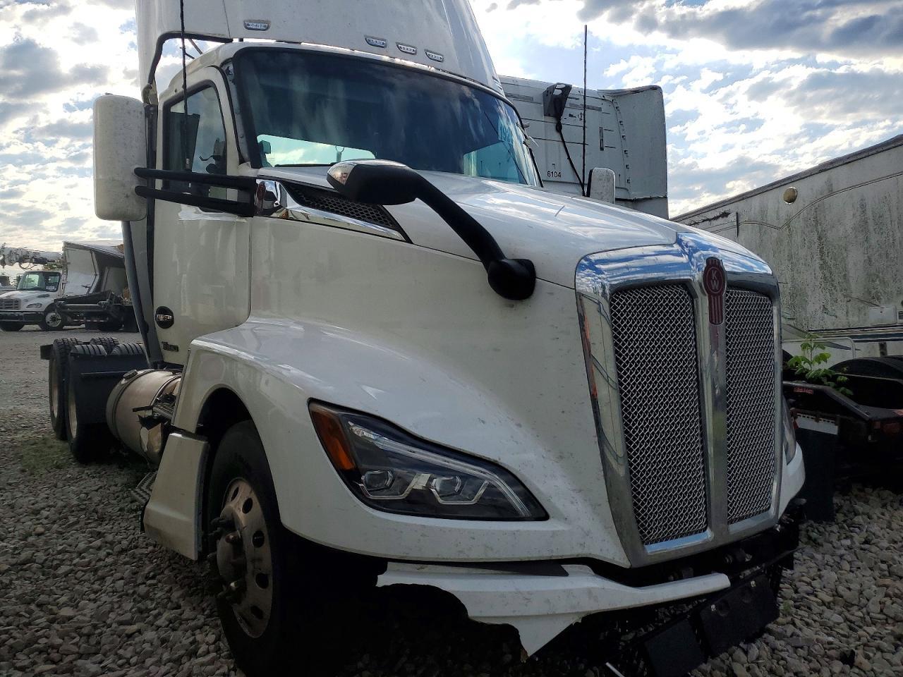 2022 Kenworth T680 Semi Truck