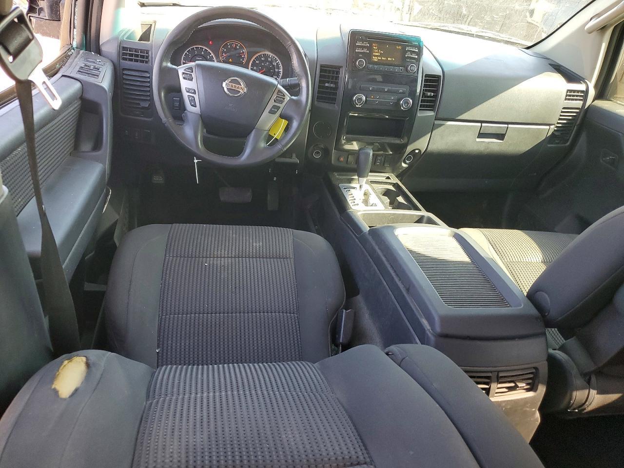 2014 Nissan Titan SV