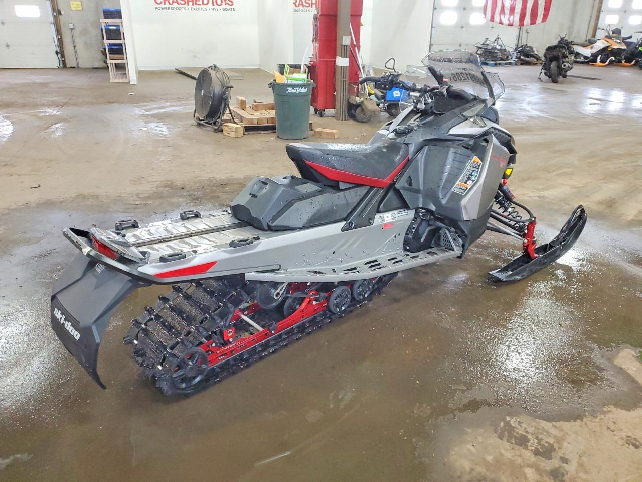 2023 Skidoo Renegade XRS