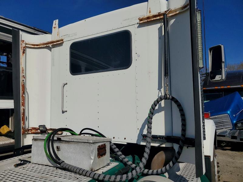 2009 Kenworth T880 Semi Truck