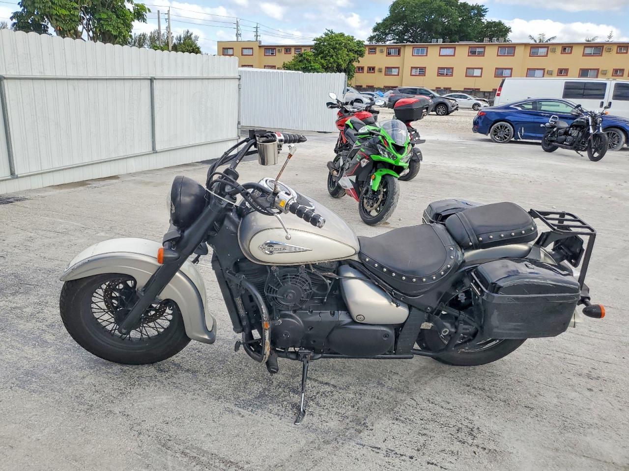 2004 Suzuki VL800