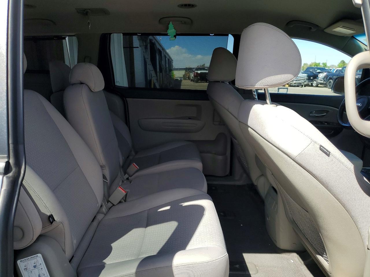 2016 KIA Sedona lx