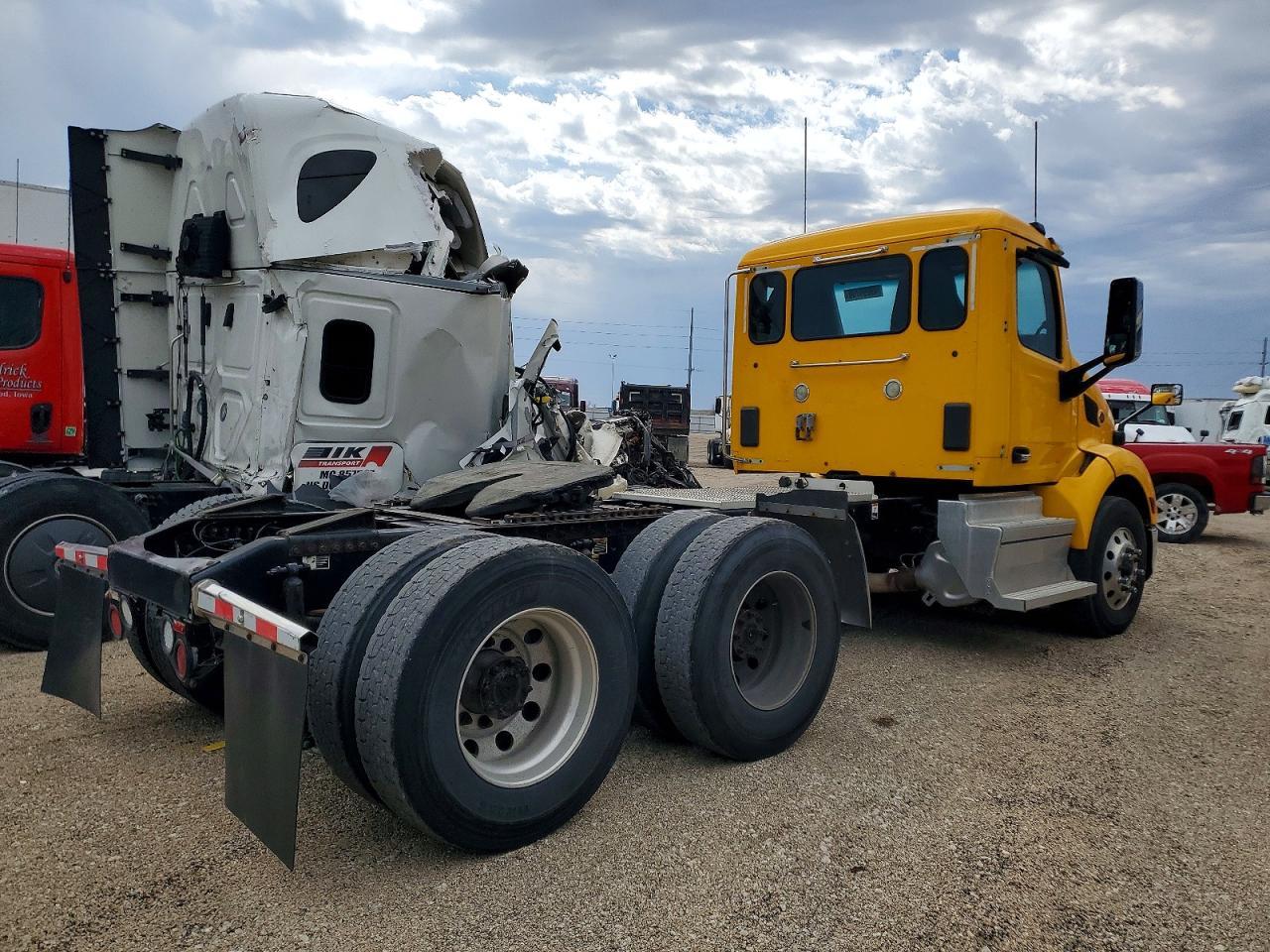 2019 Peterbilt 579 Semi Truck