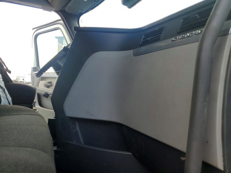 2022 Freigliner Cascadia 126