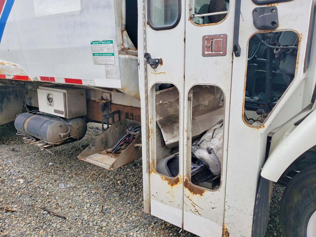 2007 International 7400 Refuse Truck