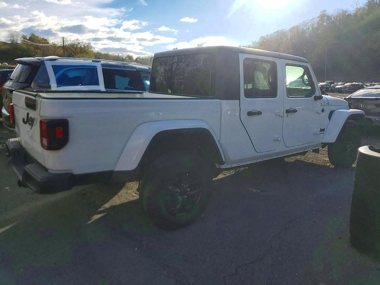 2022 Jeep Gladiator Sport