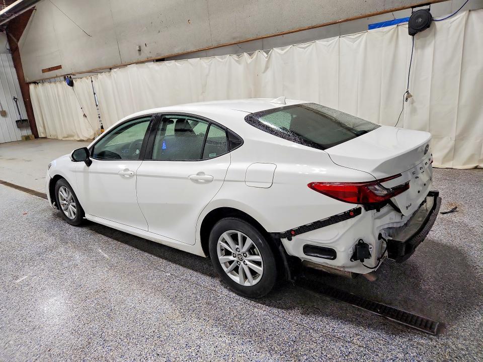 2025 Toyota Camry le