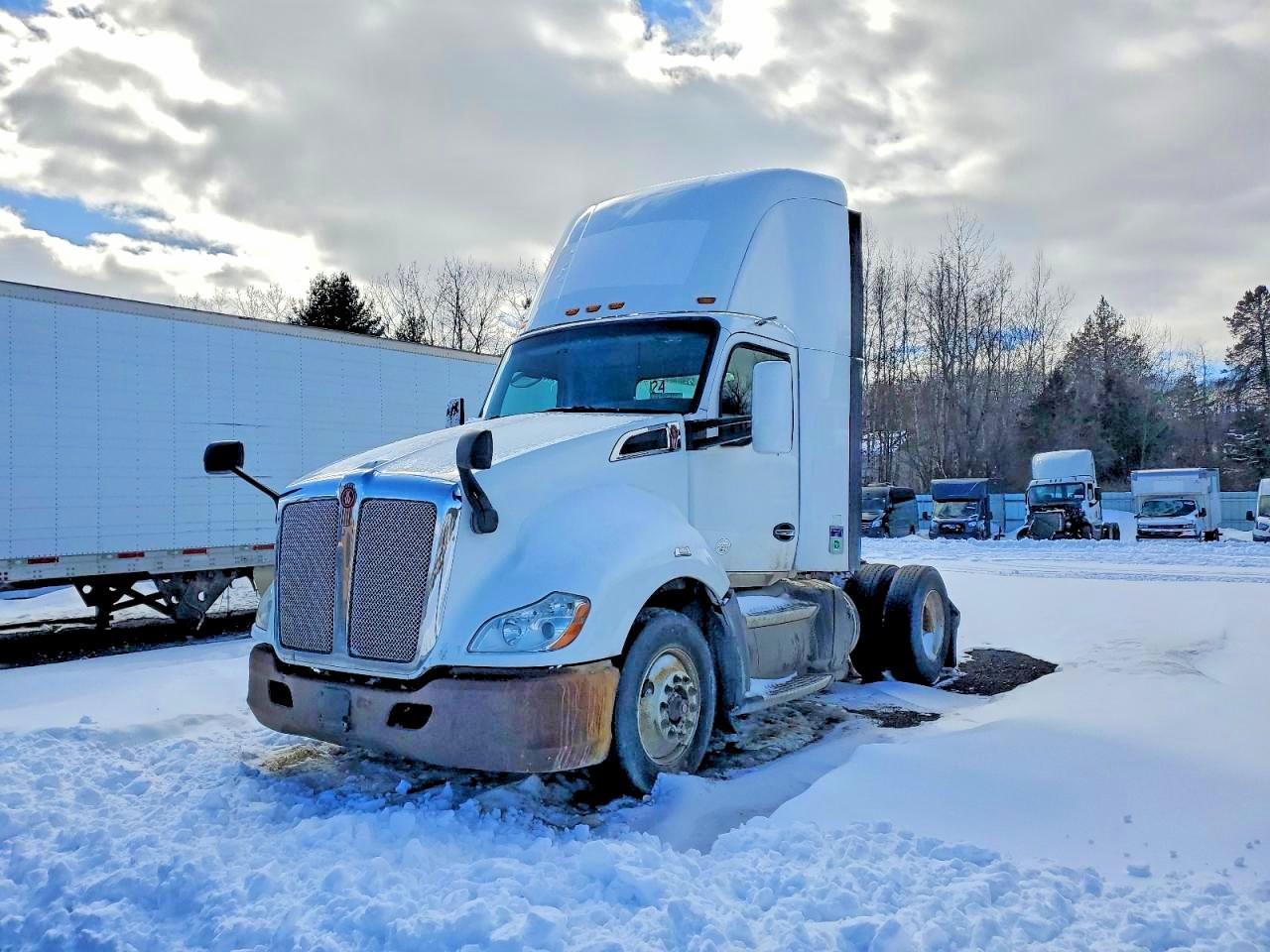 2016 Kenworth T680 Semi Truck