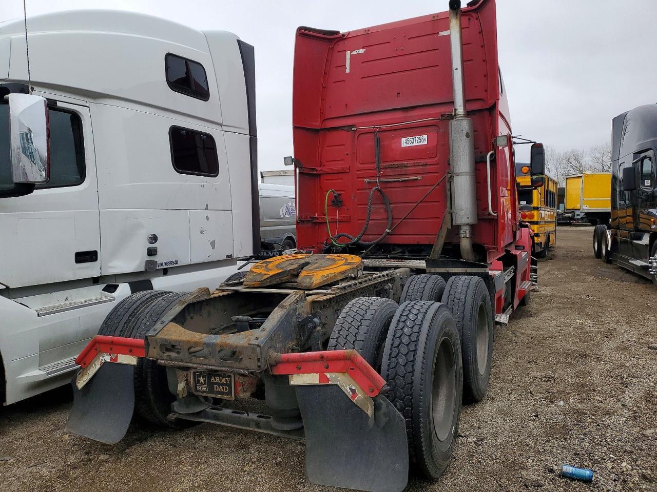 2005 Volvo VNL Semi Truck