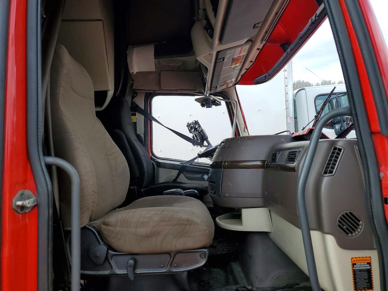 2015 Volv O VNL Semi Truck