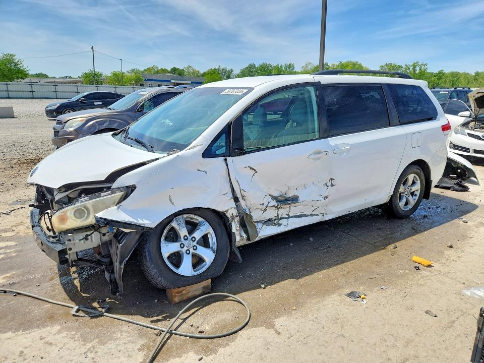 2013 Toyota Sienna le