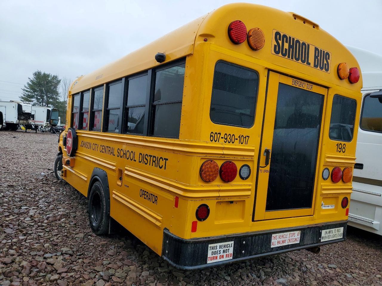 2022 Ford Econoline E450 Super Duty Cutaway Van