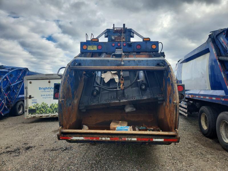 2011 Mack MRU600 Refuse Truck
