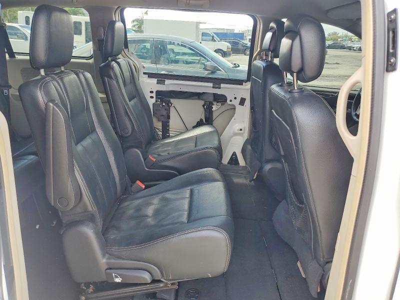 2016 Chrysler Town & Country Touring
