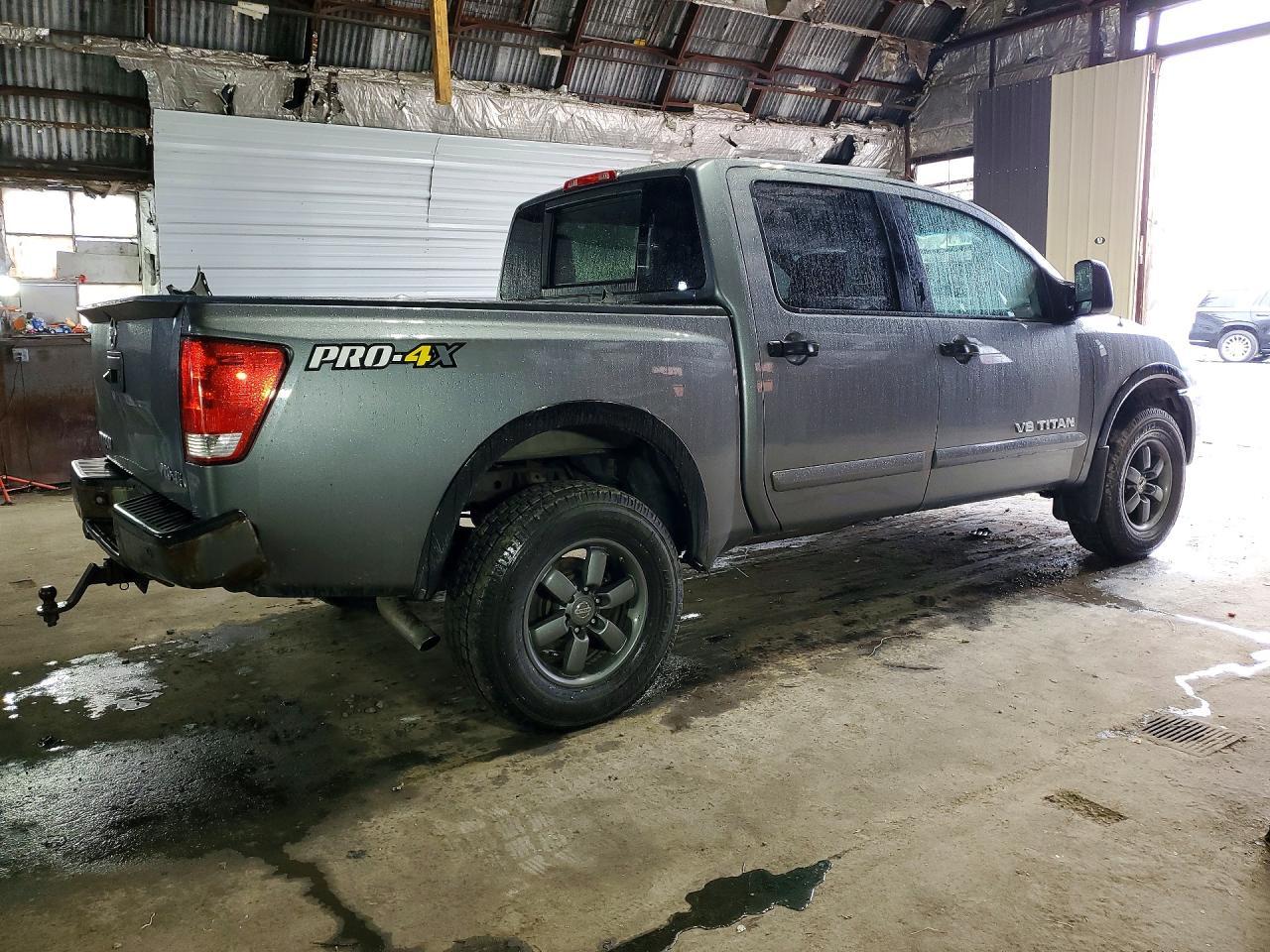 2013 Nissan Titan SV
