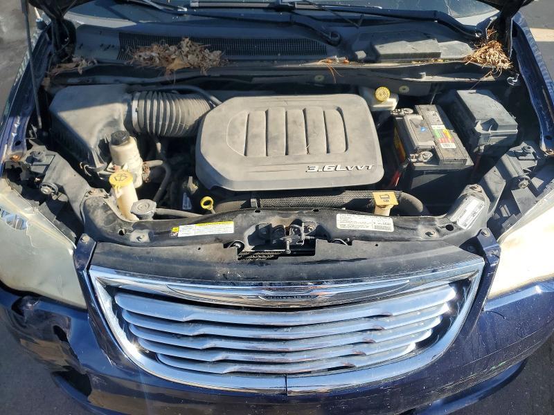 2013 Chrysler Town & Country Touring l