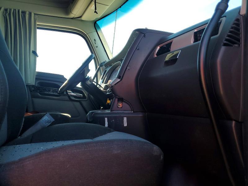 2025 Kenworth T680 Semi Truck